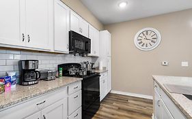 Elegant 3Br/2Ba Condo Near Beaches & Attractions